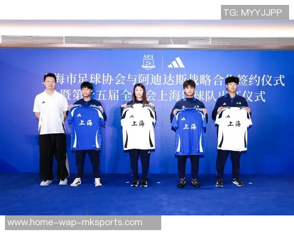 最近来上海的足球明星们齐聚一堂展现风采引发球迷热烈追捧